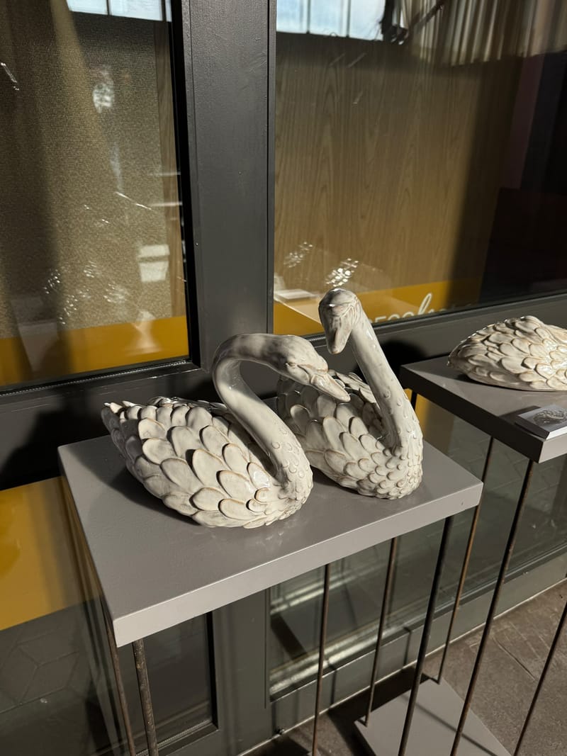 Zwanenpaar urn